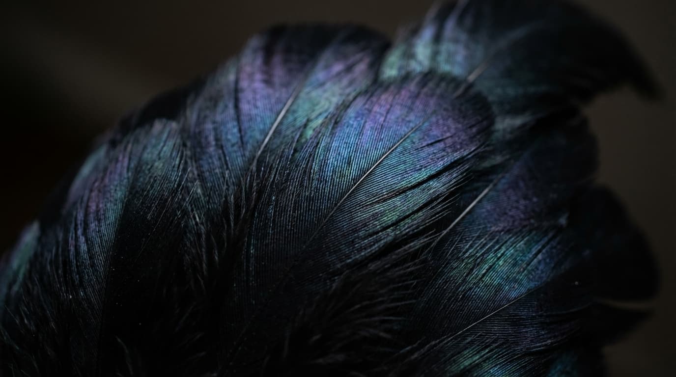 对应文章关于恐龙与鸟类演化关系的描述,特别是提到的鸦科鸟类展现出的高智商,象征恐龙演化的延续。